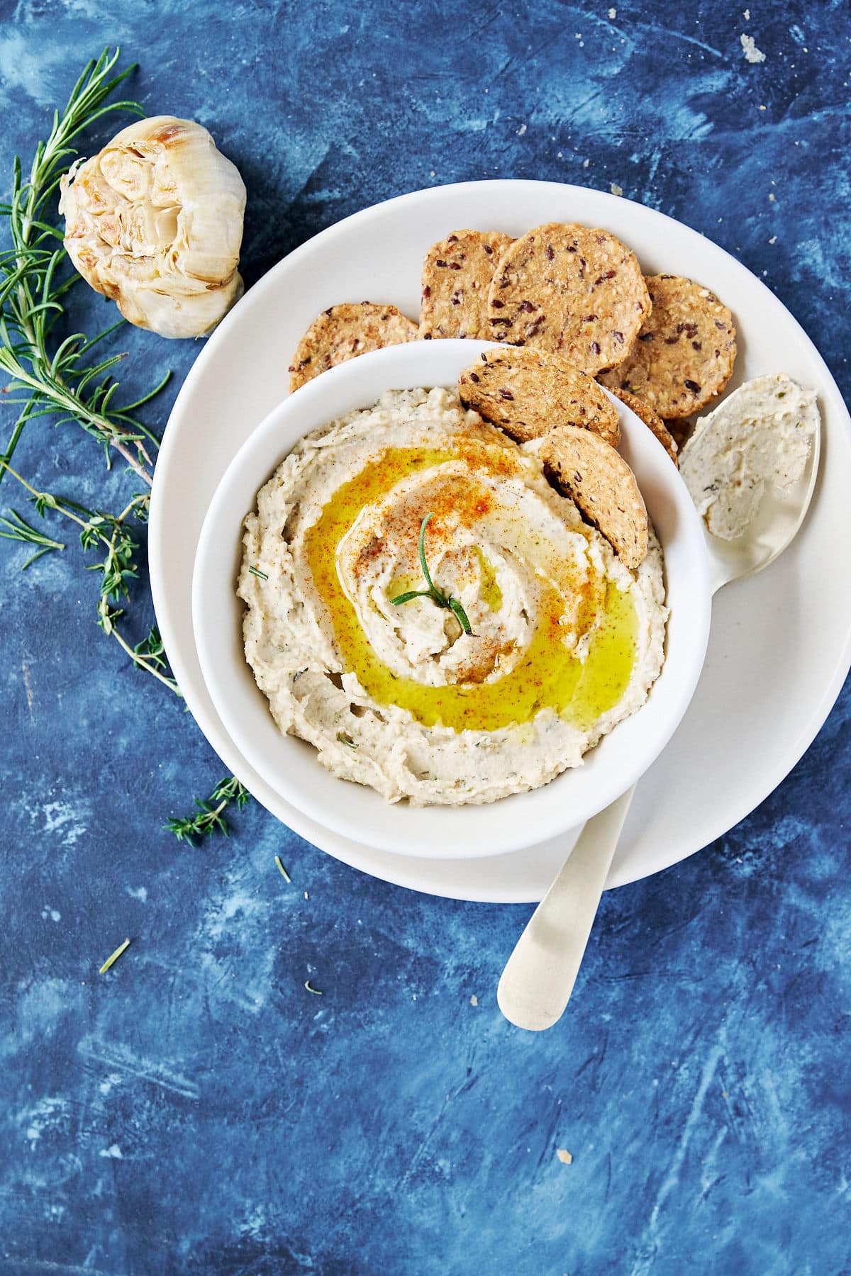 Velvety Roasted Garlic White Bean Dip: Restaurant-Quality Appetizer